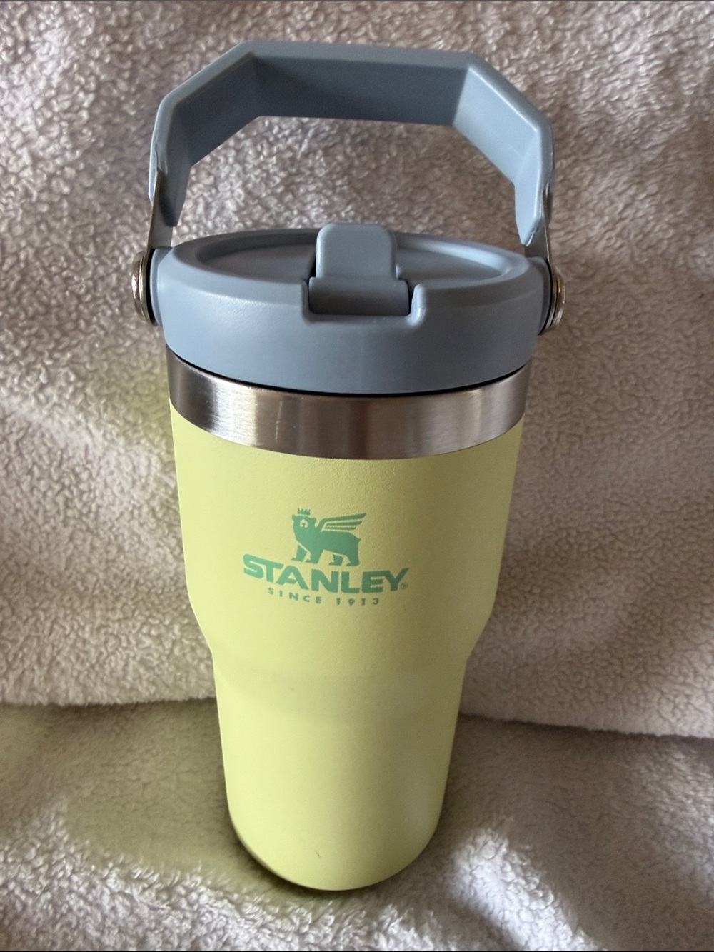 Stanley Pale yellow flip top 20oz. EUC